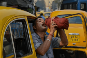 Kolkata swelters in extreme heat wave