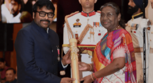Telegu Actor Konidela Chiranjeevi received Padma Vibhushan from President Draupadi Murmu. X