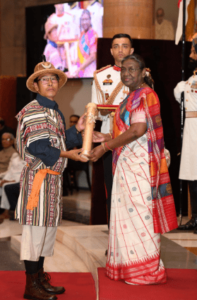 Famous bamboo craftsman from Sikkim, Joden Lepcha receives his Padma Shri award from Prez. Murmu. X